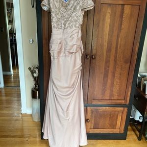 La Femme Trumpet Gown - Champagne size 12